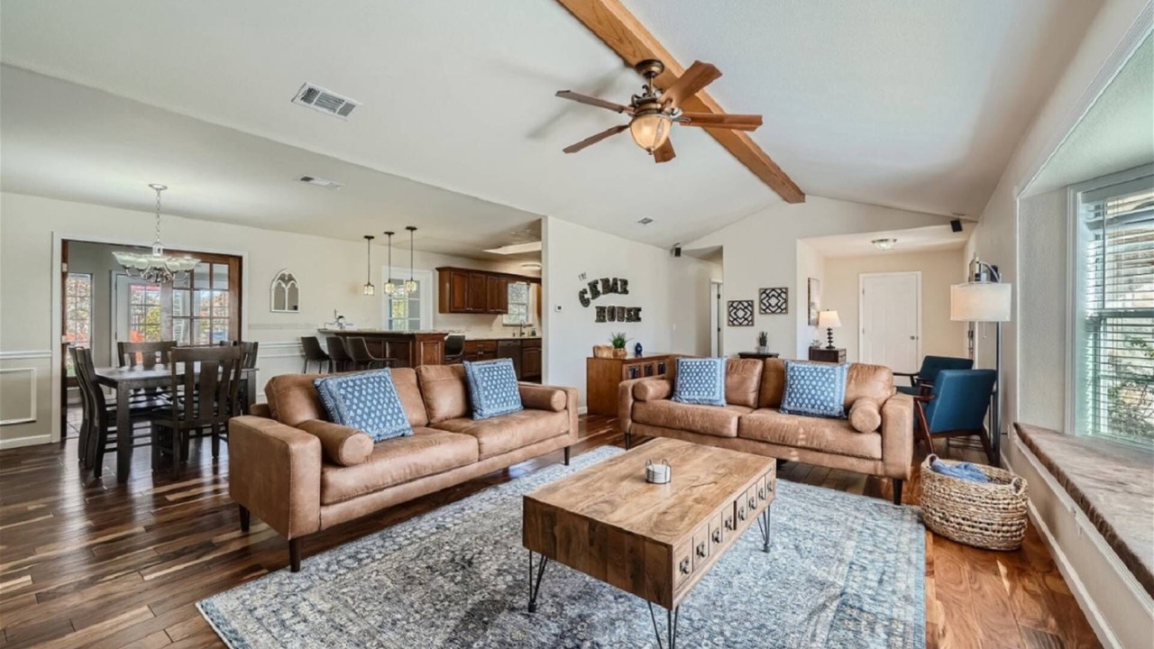 Photo of Livingroom in Cedar Creek