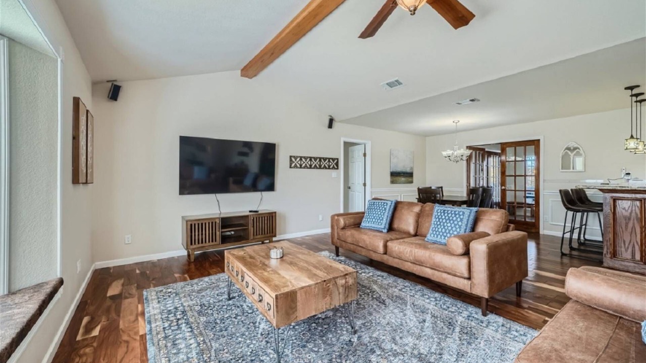 Photo of Livingroom in Cedar Creek