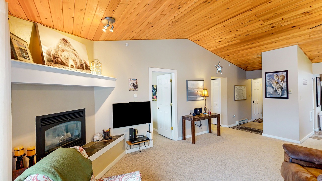 Photo of Livingroom in Big Sky