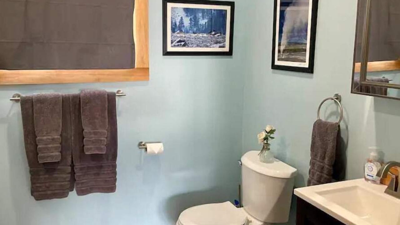 Photo of Bathroom in Gardiner