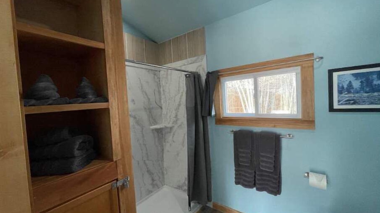 Photo of Bathroom in Gardiner