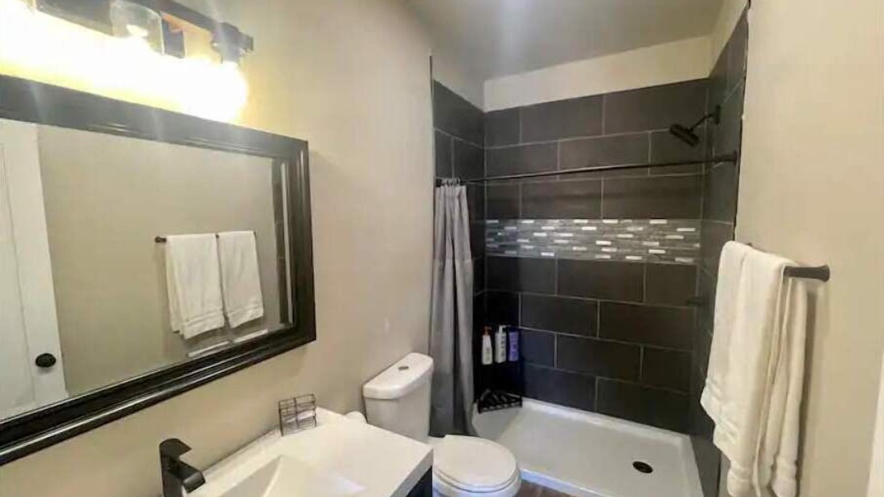 Photo of Bathroom in Gardiner