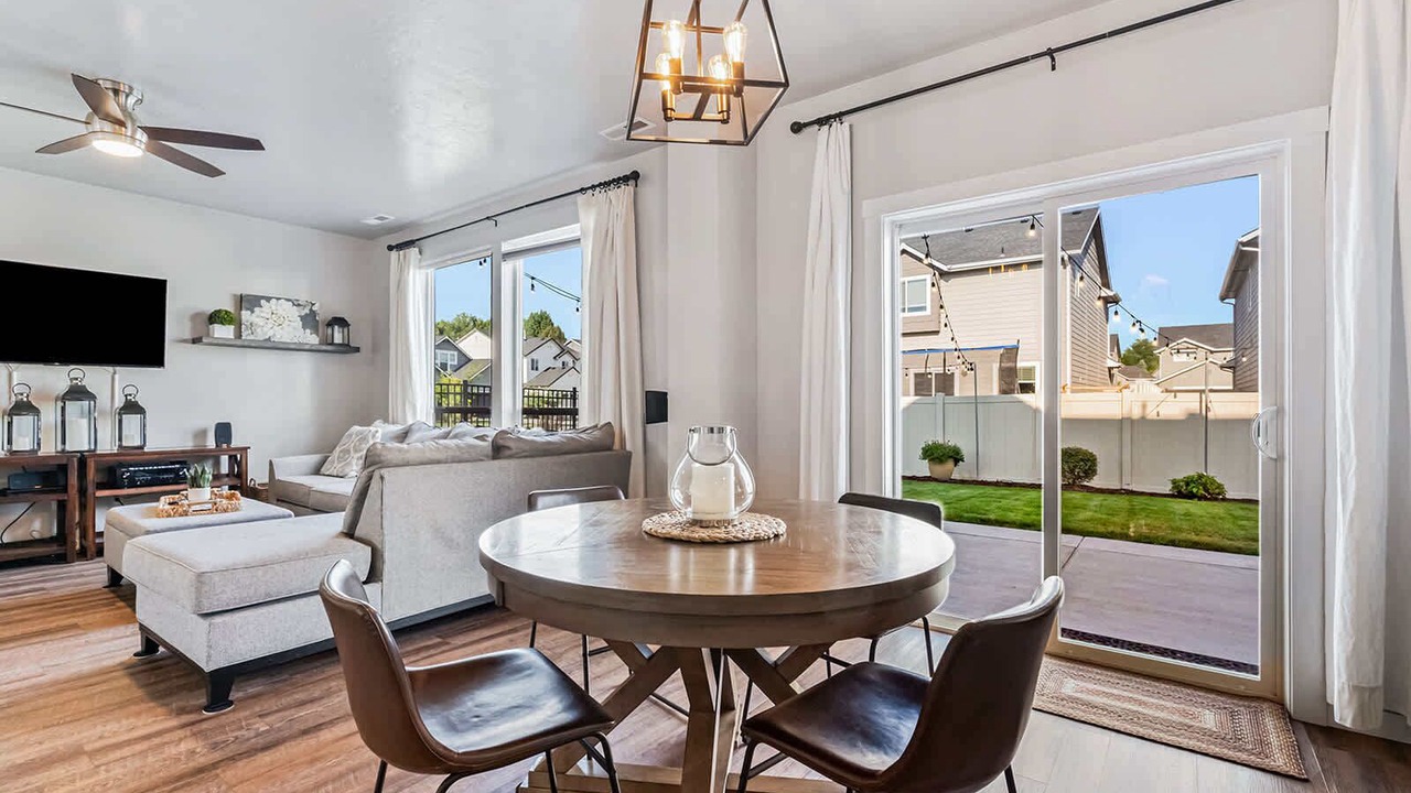 Photo of Livingroom in Eagle