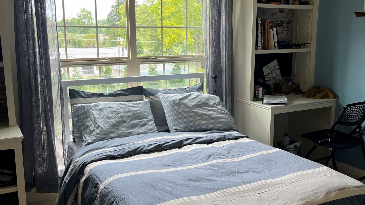 Photo of Bedroom in Speed