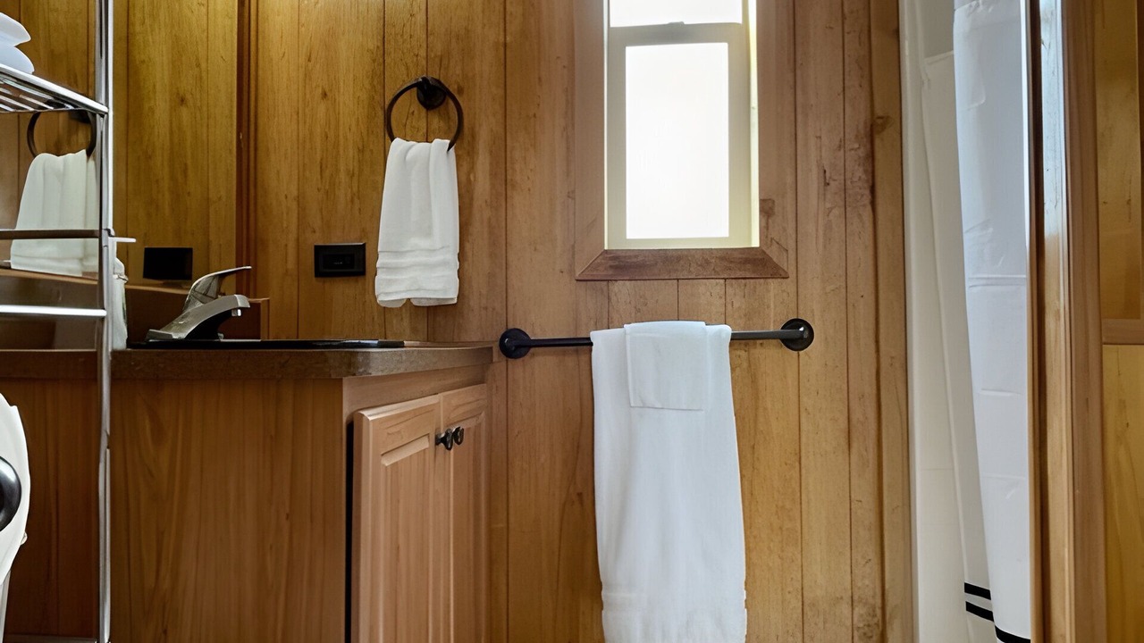 Photo of Bathroom in Frontier