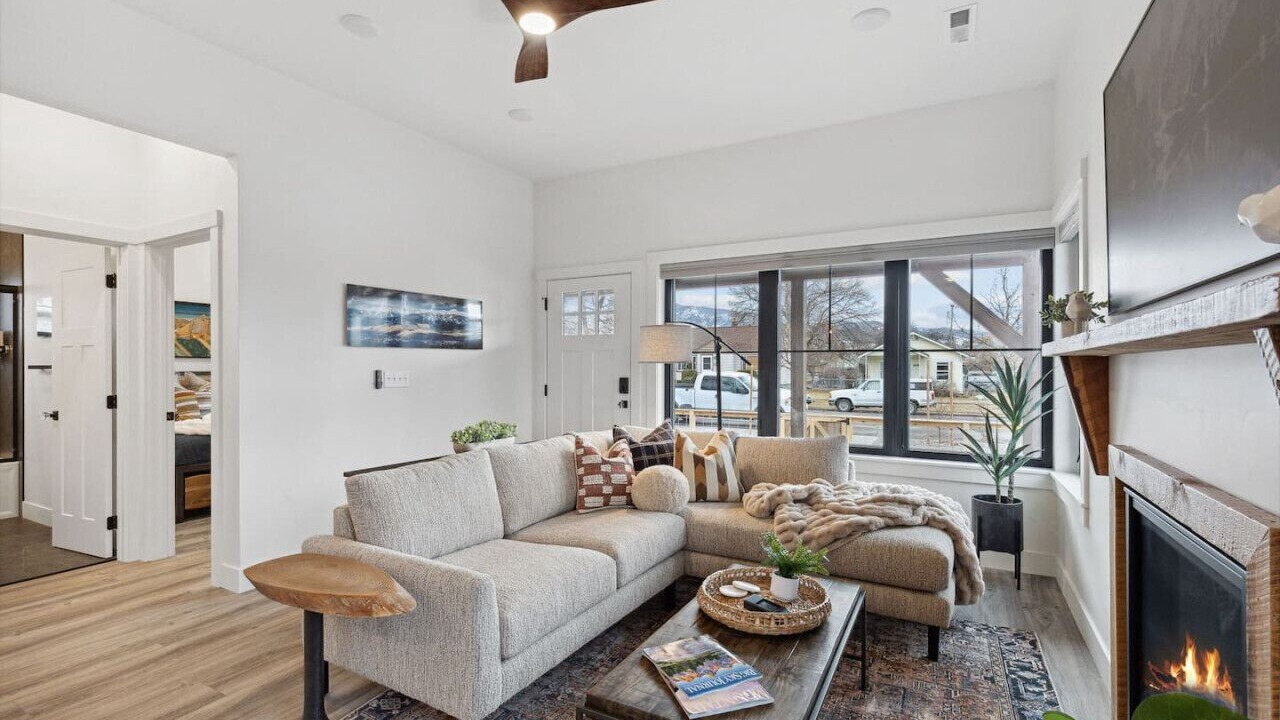 Photo of Livingroom in Riverfront