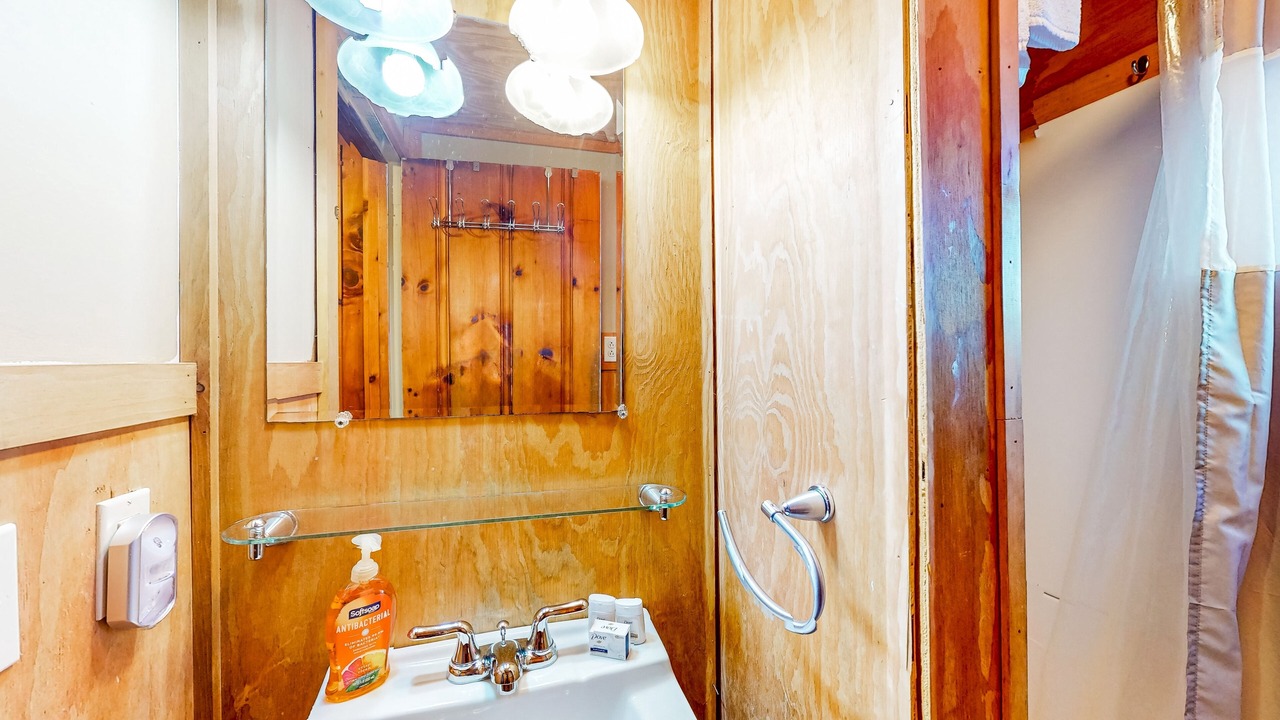 Photo of Bathroom in Castleton