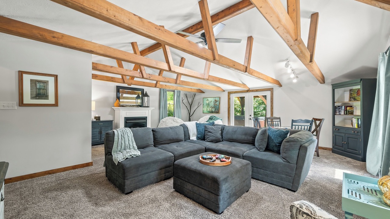 Photo of Livingroom in Helmsburg