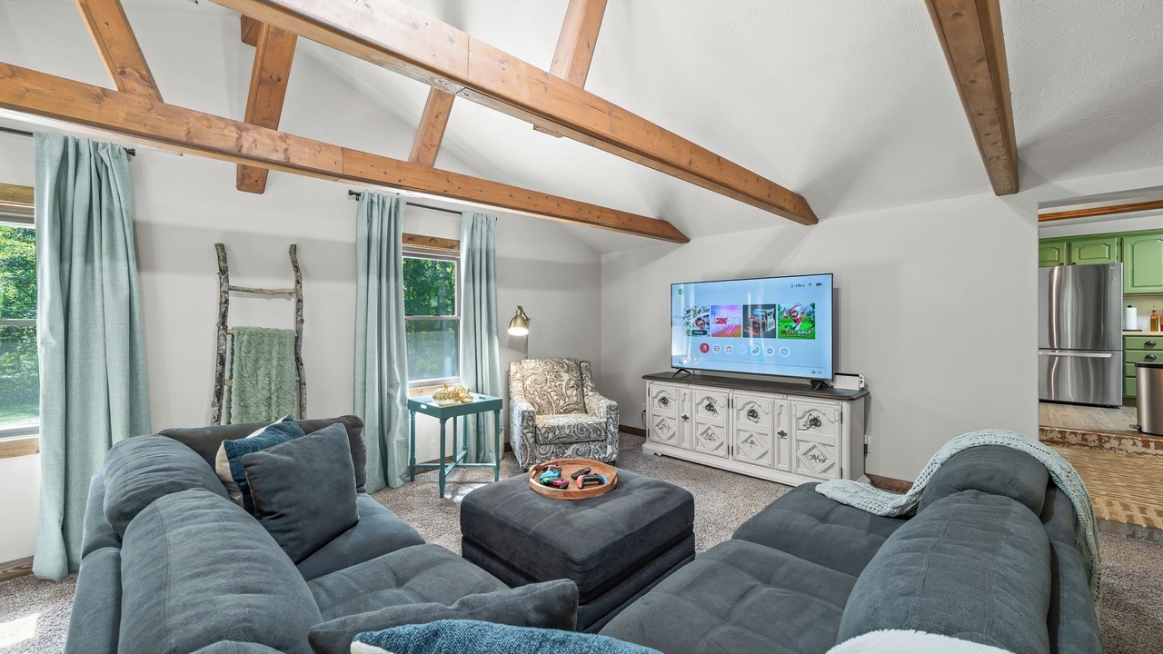 Photo of Livingroom in Helmsburg