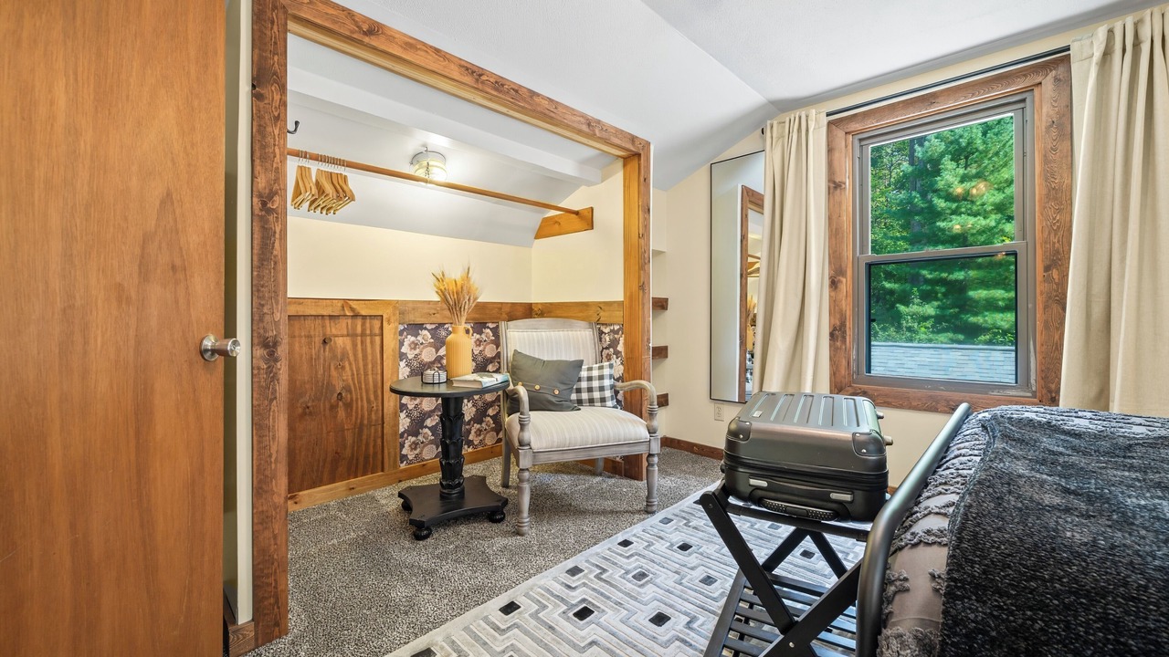 Photo of Bedroom in Helmsburg