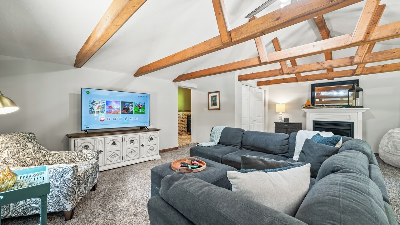 Photo of Livingroom in Helmsburg