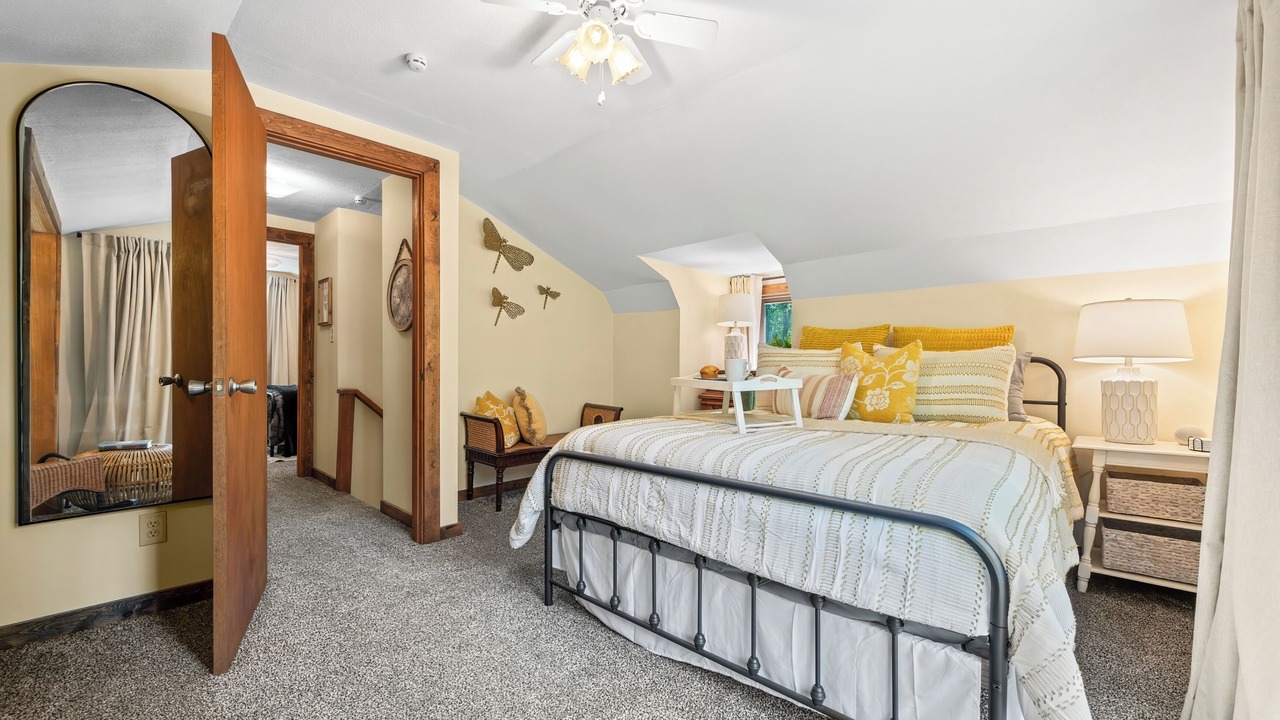 Photo of Bedroom in Helmsburg
