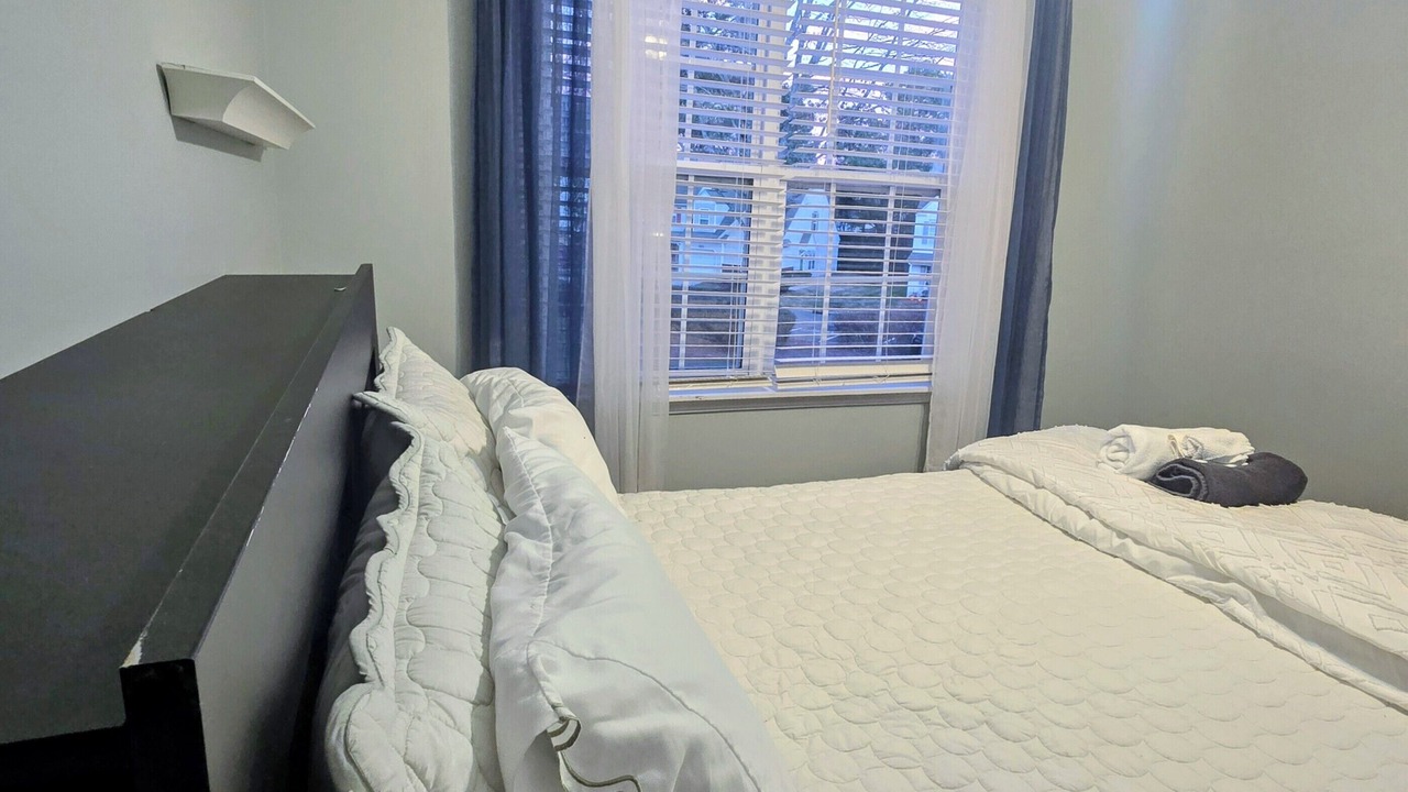 Photo of Bedroom in Davis Lake - Eastfield