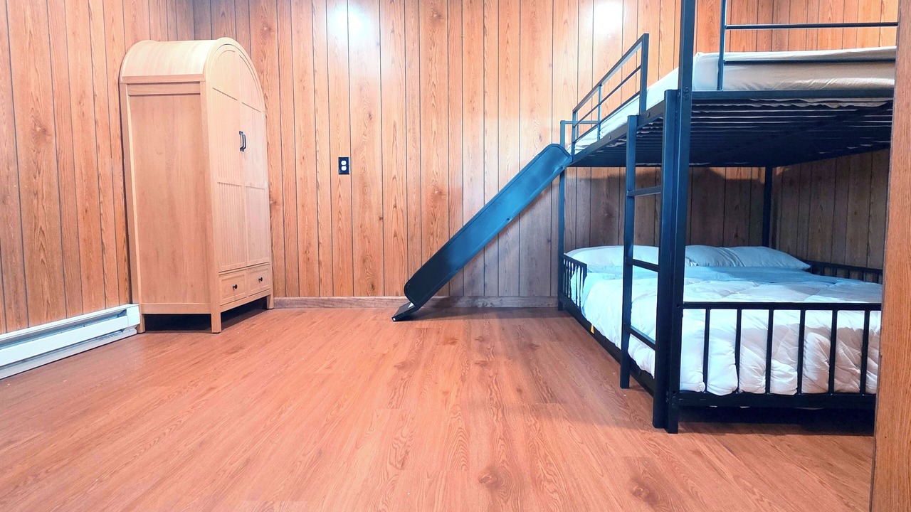 Photo of Bedroom in Beach Lake