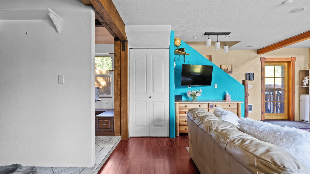 Photo of Livingroom in Peaceful Valley