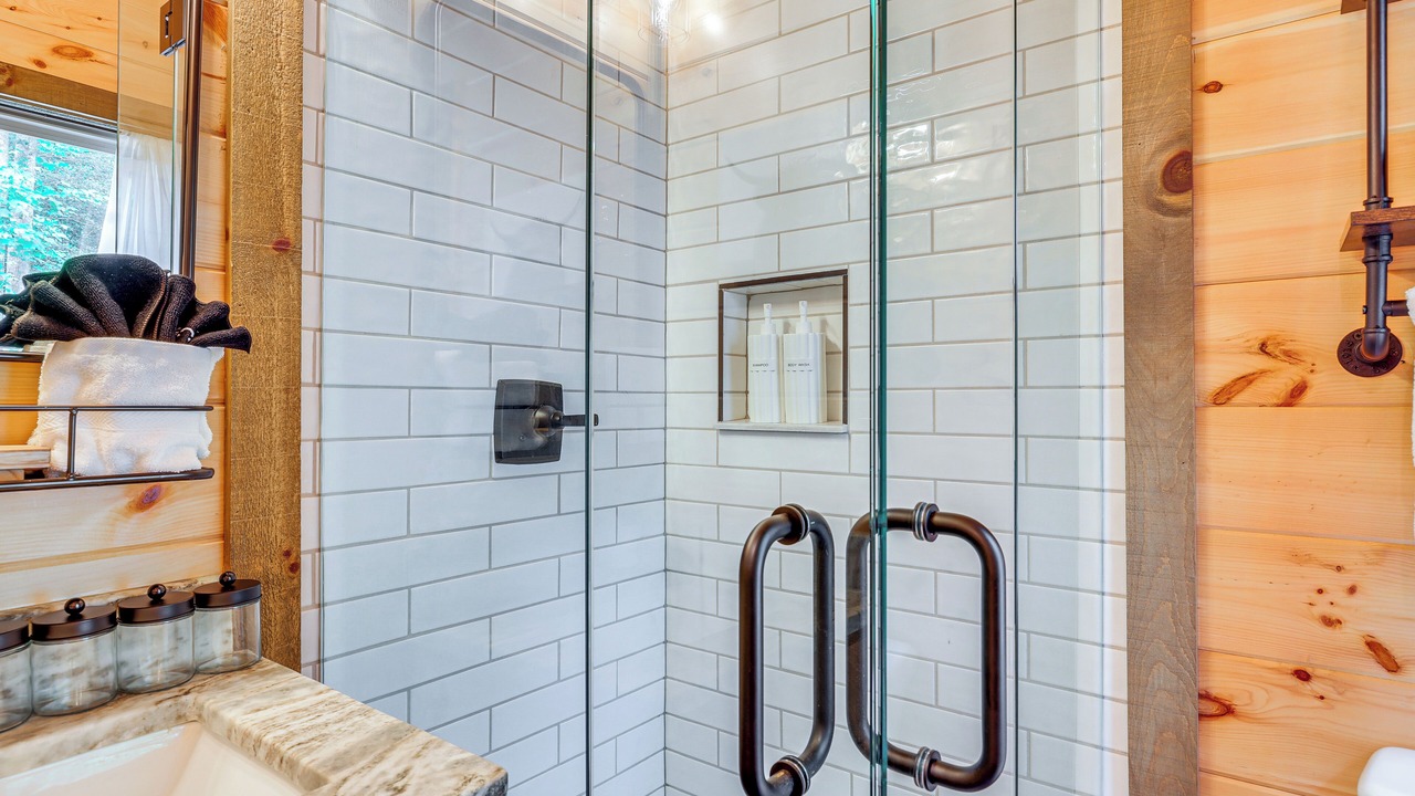 Photo of Bathroom in McCaysville