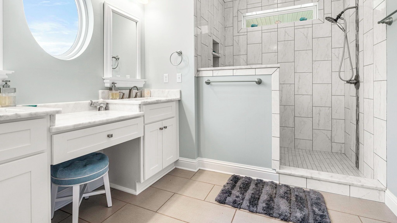 Photo of Bathroom in Henderson Point