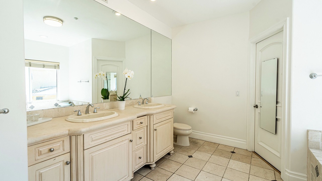 Photo of Bathroom in Los Angeles