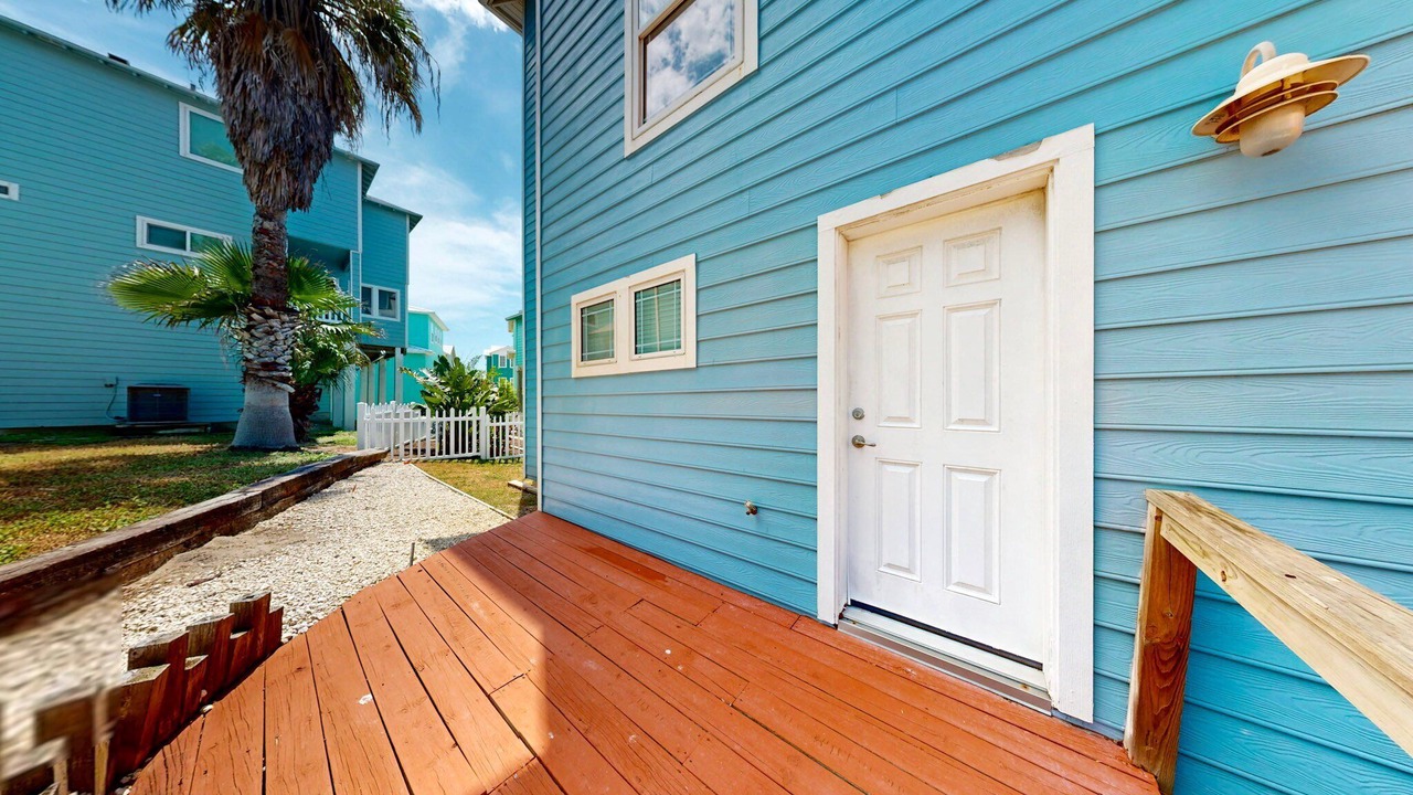 Photo of Patio Balcony in Sand Point