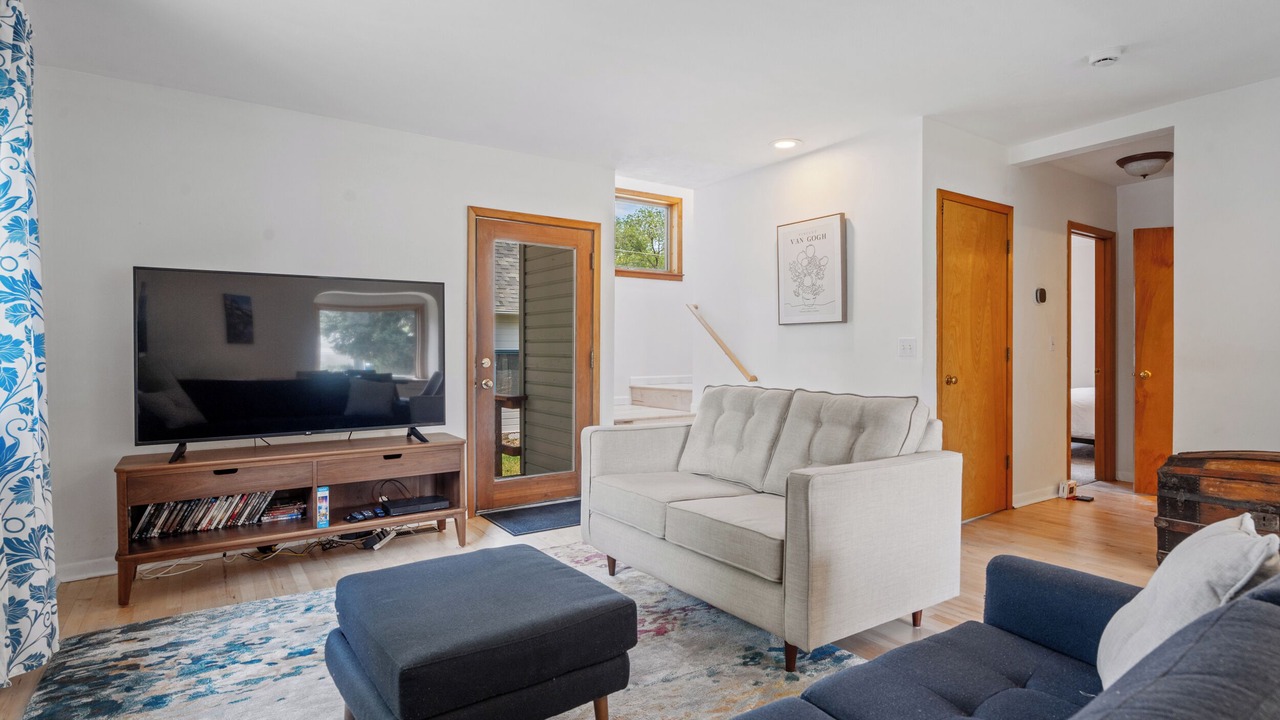 Photo of Livingroom in University District