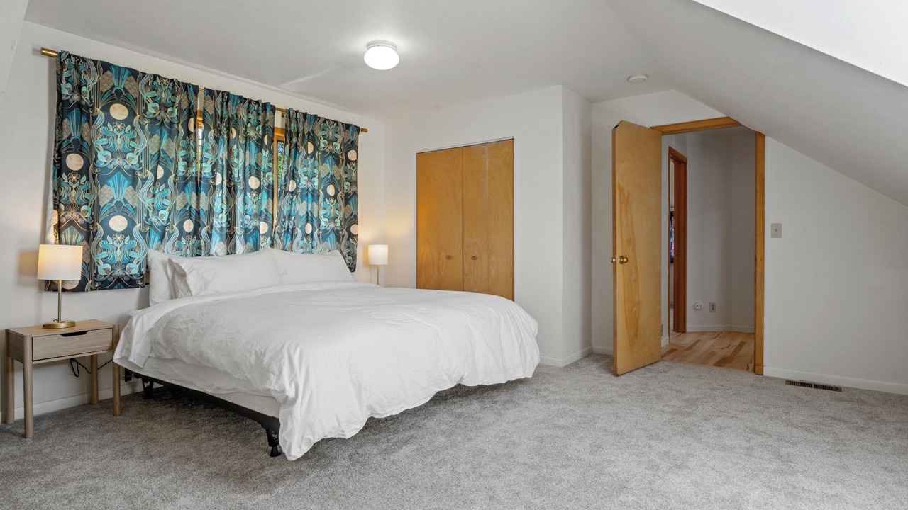 Photo of Bedroom in University District