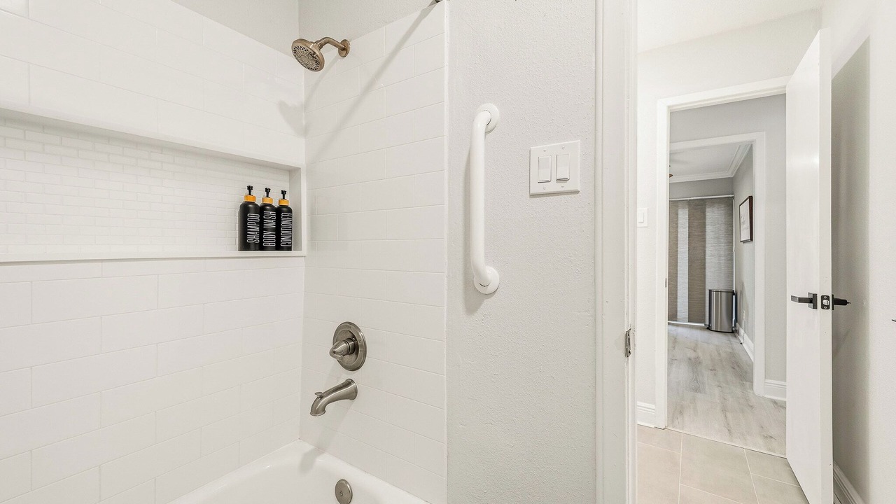 Photo of Bathroom in George Bush Park/Eldridge