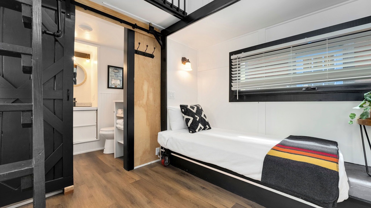 Photo of Bedroom in Poudre Park