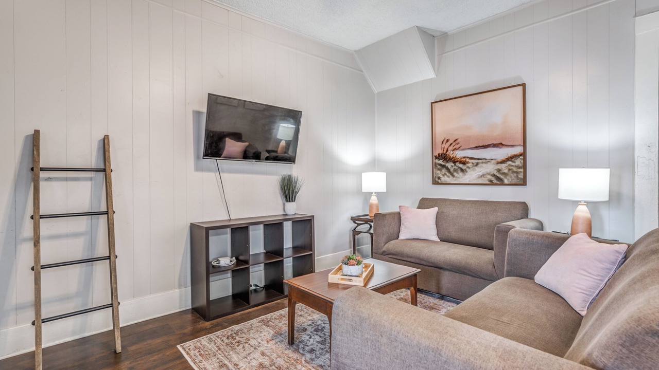 Photo of Livingroom in New Pathways