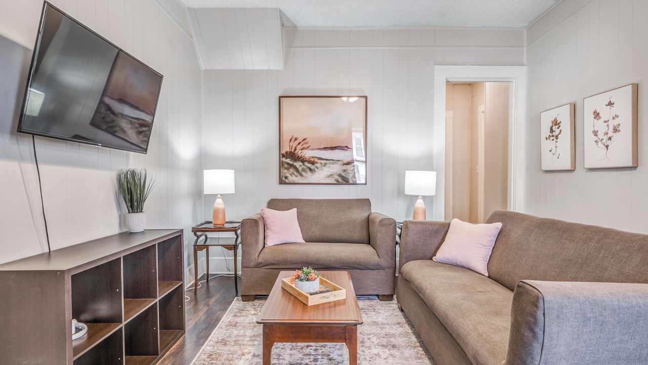 Photo of Livingroom in New Pathways