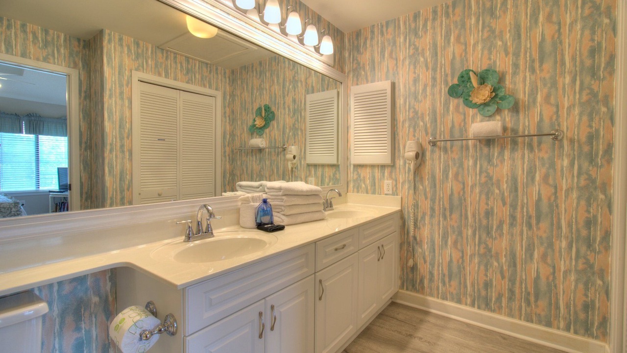 Photo of Bathroom in Arcadian Shores