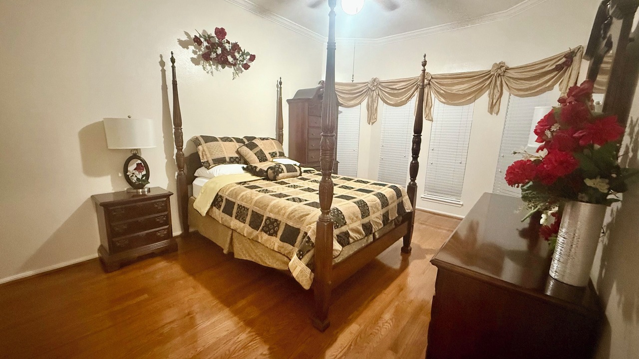 Photo of Bedroom in Pasadena