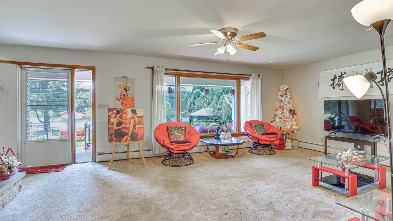 Photo of Livingroom in Grove City