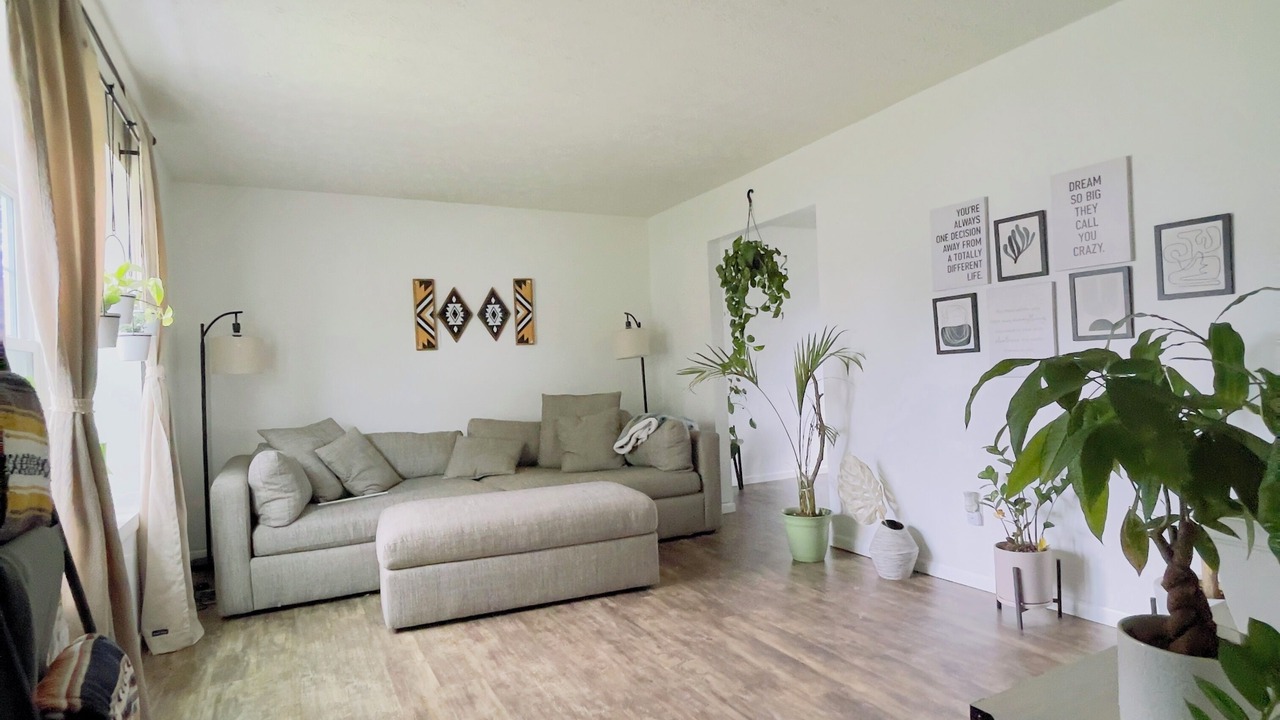 Photo of Livingroom in Grove City