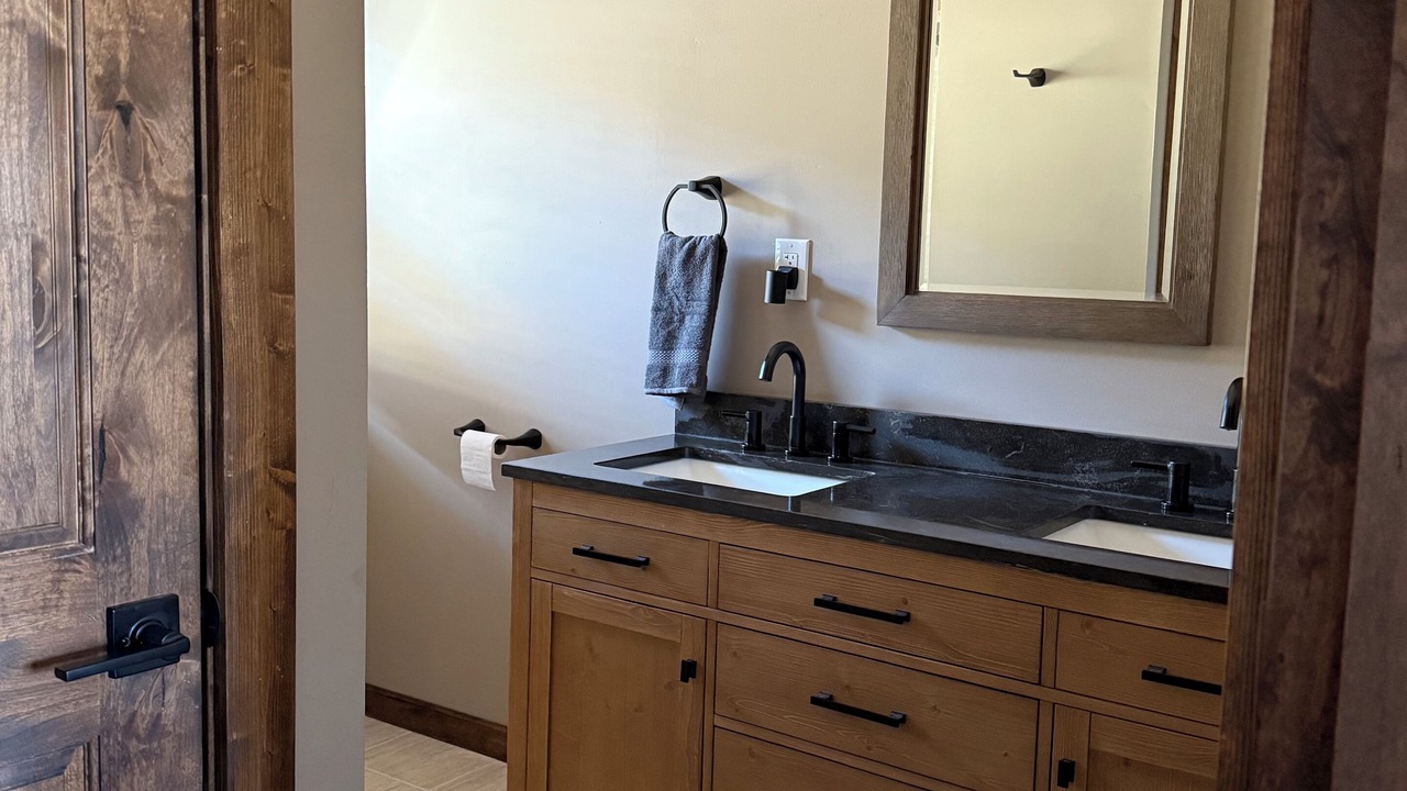 Photo of Bathroom in Wapiti