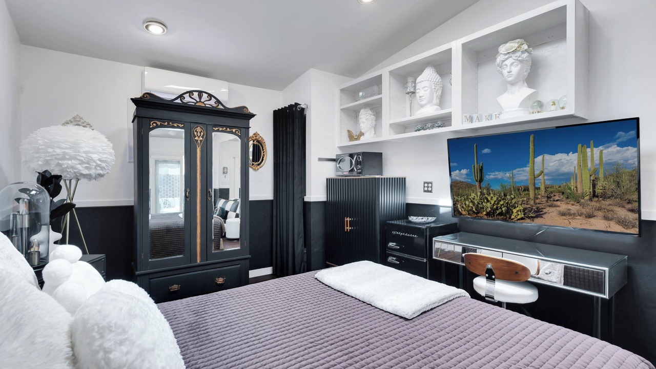 Photo of Bedroom in West University
