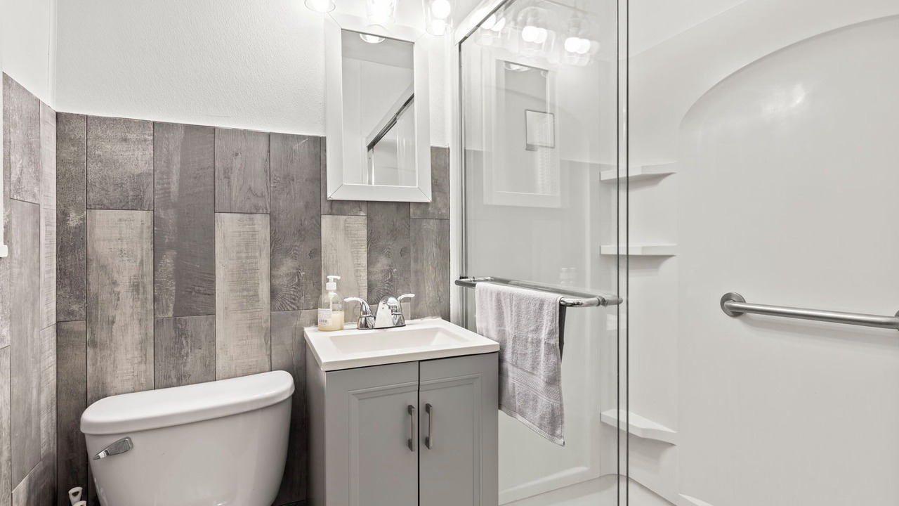 Photo of Bathroom in Mapleton/Fall Creek