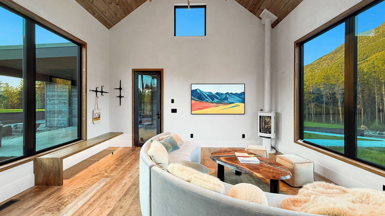 Photo of Livingroom in West Glacier