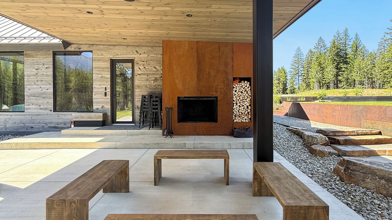 Photo of Livingroom in West Glacier