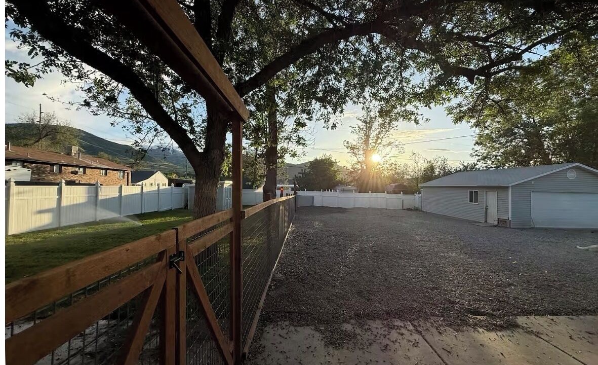 Photo of Outdoor in Magna