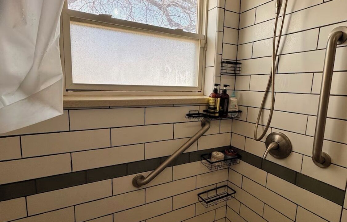 Photo of Bathroom in Magna