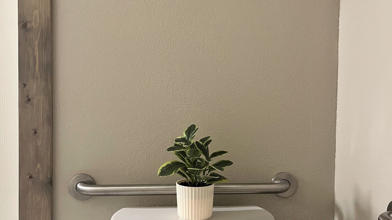 Photo of Bathroom in Gardiner