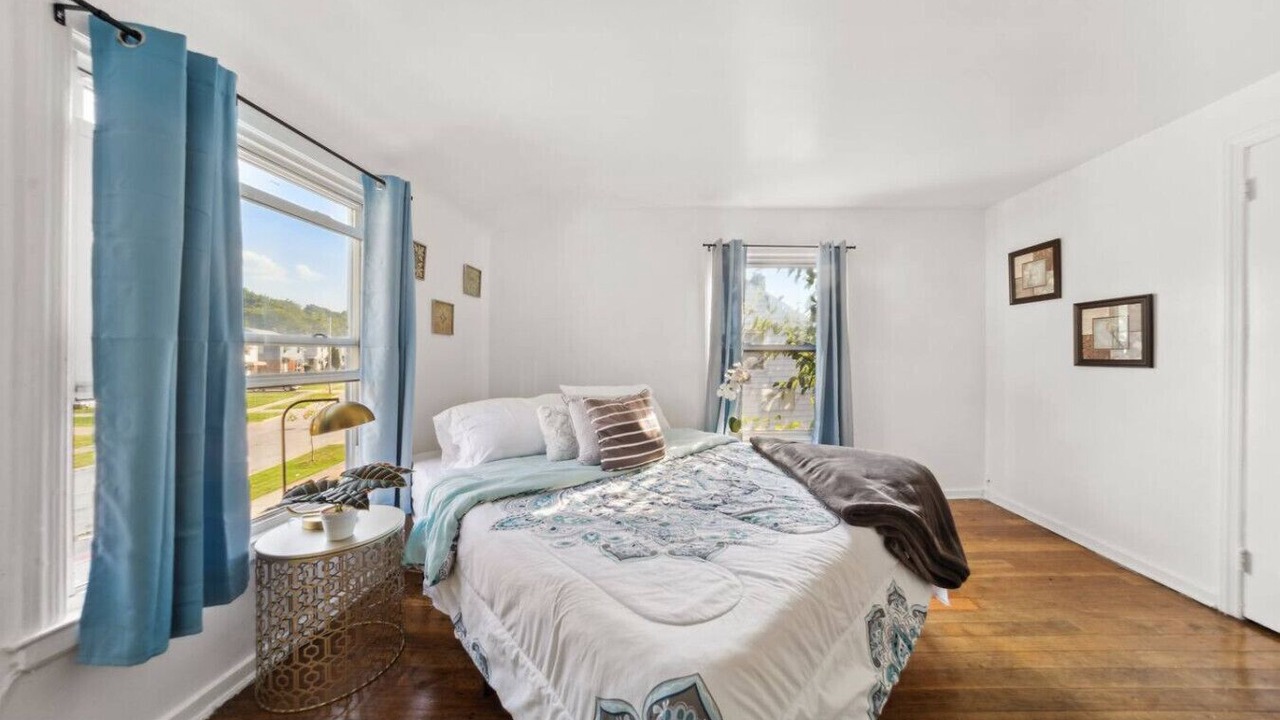 Photo of Bedroom in Euclid
