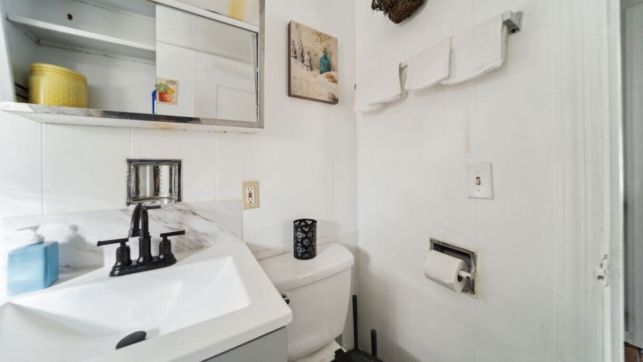 Photo of Bathroom in Euclid