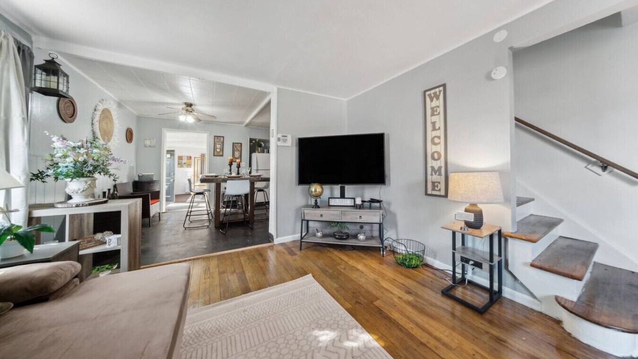 Photo of Livingroom in Euclid