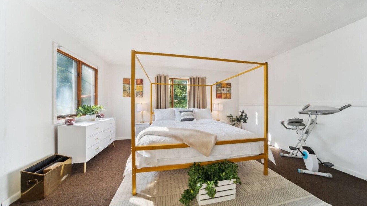 Photo of Bedroom in Euclid