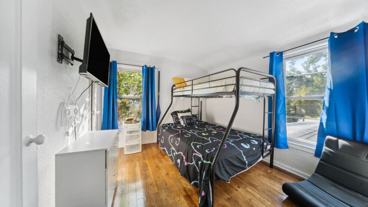 Photo of Bedroom in Euclid