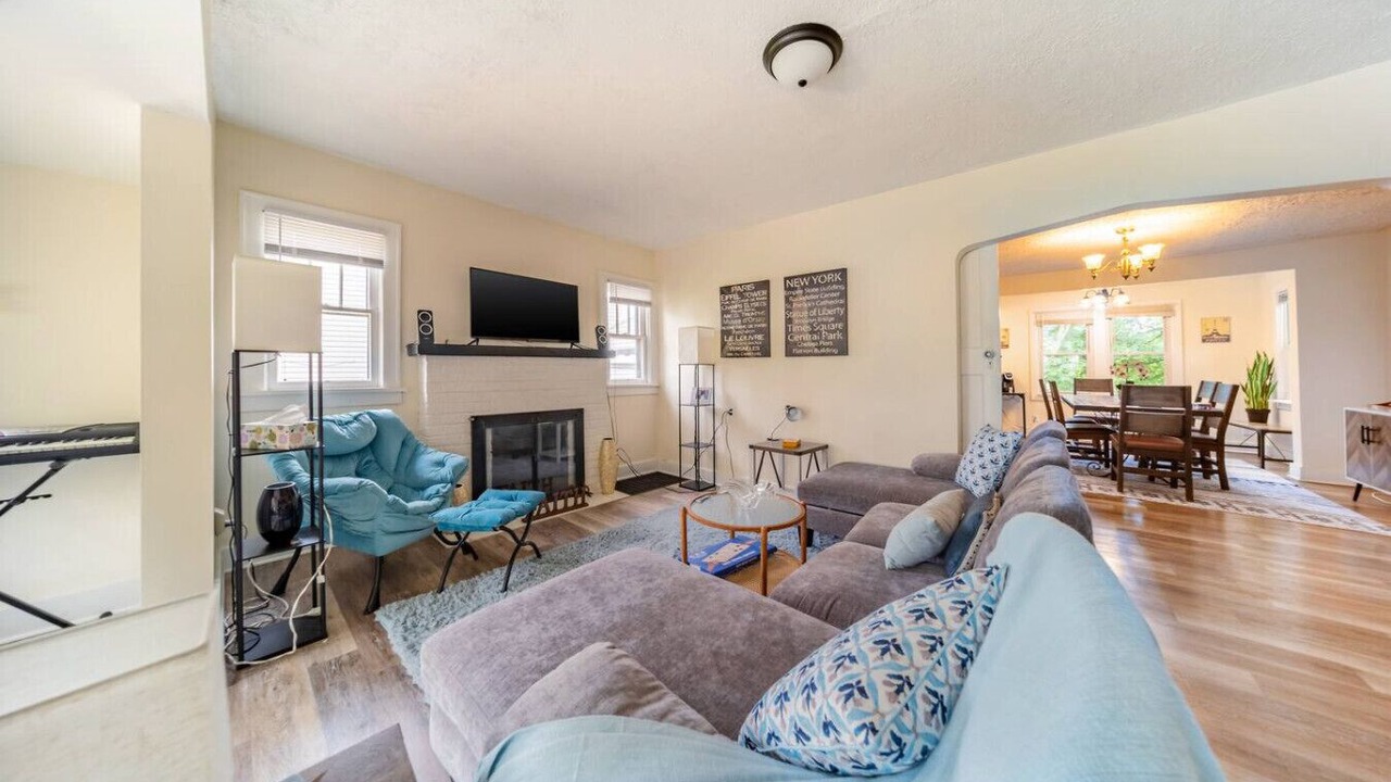 Photo of Livingroom in Cuyahoga Falls