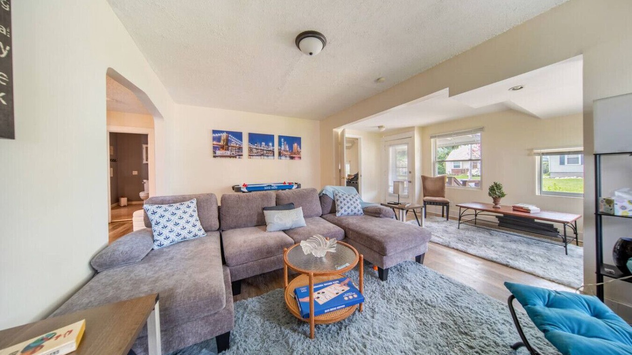 Photo of Livingroom in Cuyahoga Falls