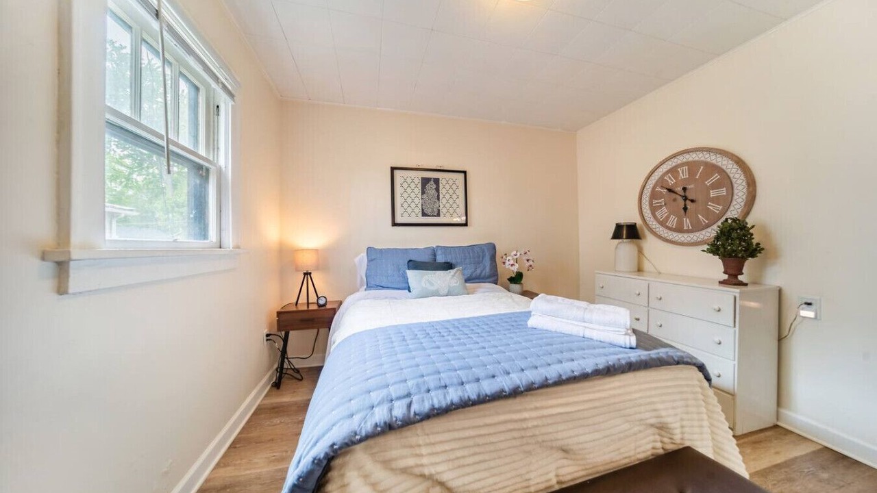 Photo of Bedroom in Cuyahoga Falls