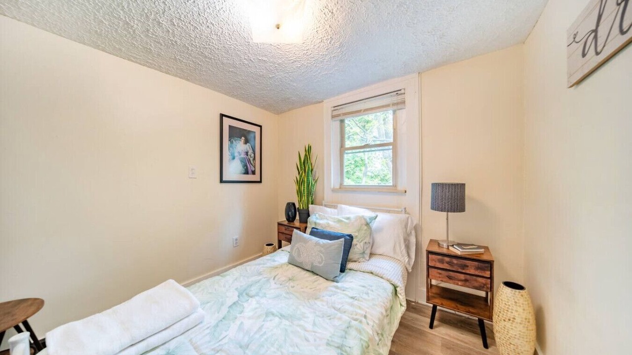 Photo of Bedroom in Cuyahoga Falls